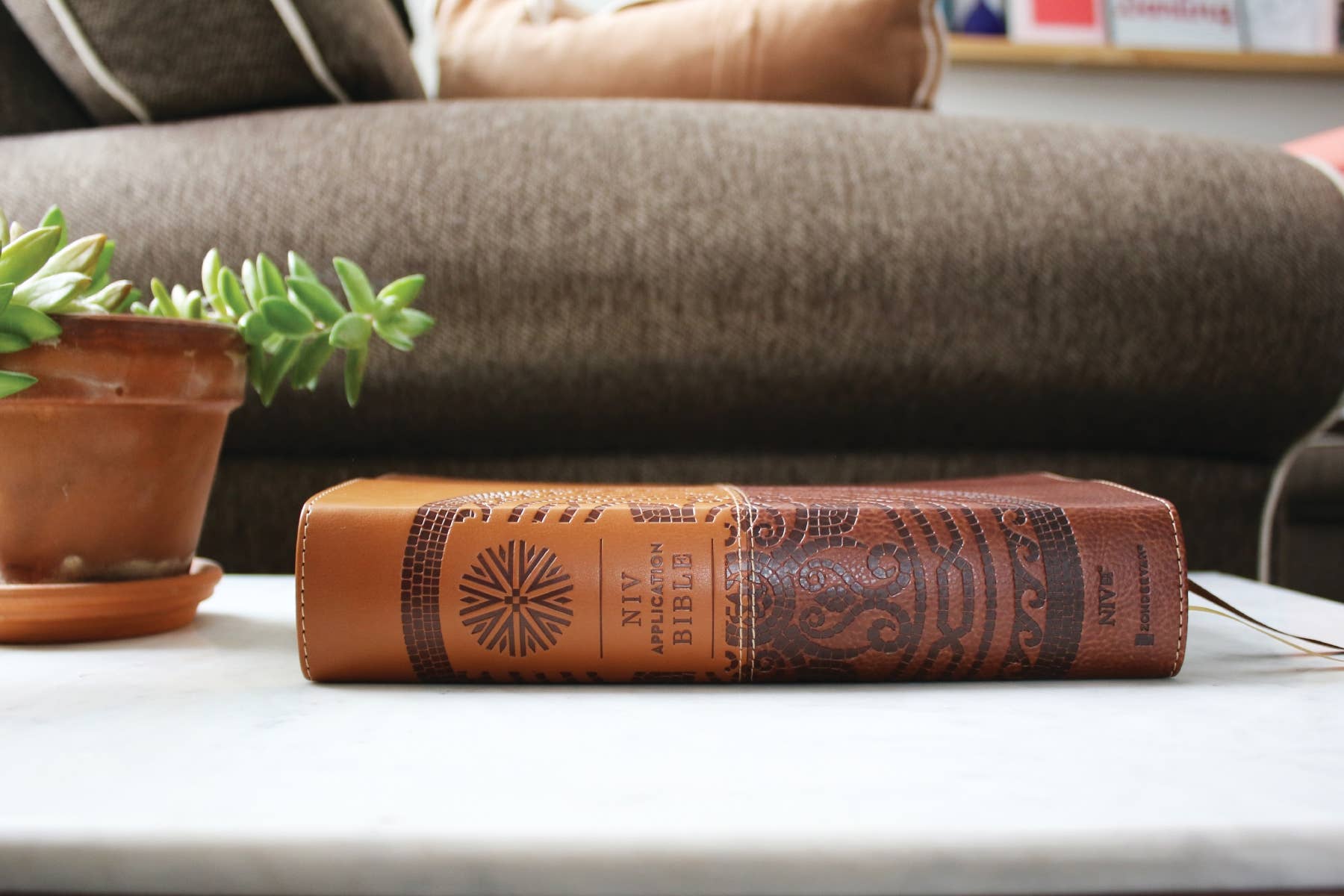 Bible | NIV Application Bible Leathersoft Brown Red Letter